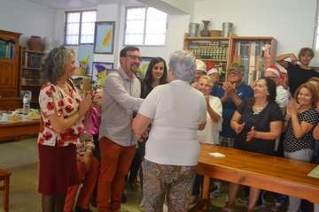  La Garita agradece al arqueólogo Abel Galindo los trabajos en el yacimiento de Los Melones (Foto Inma Perera)